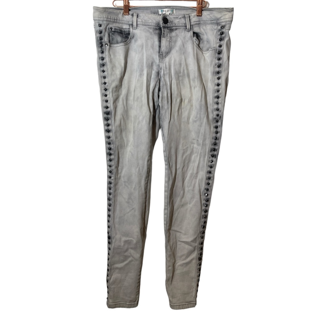 Studded acid wash denim jeans